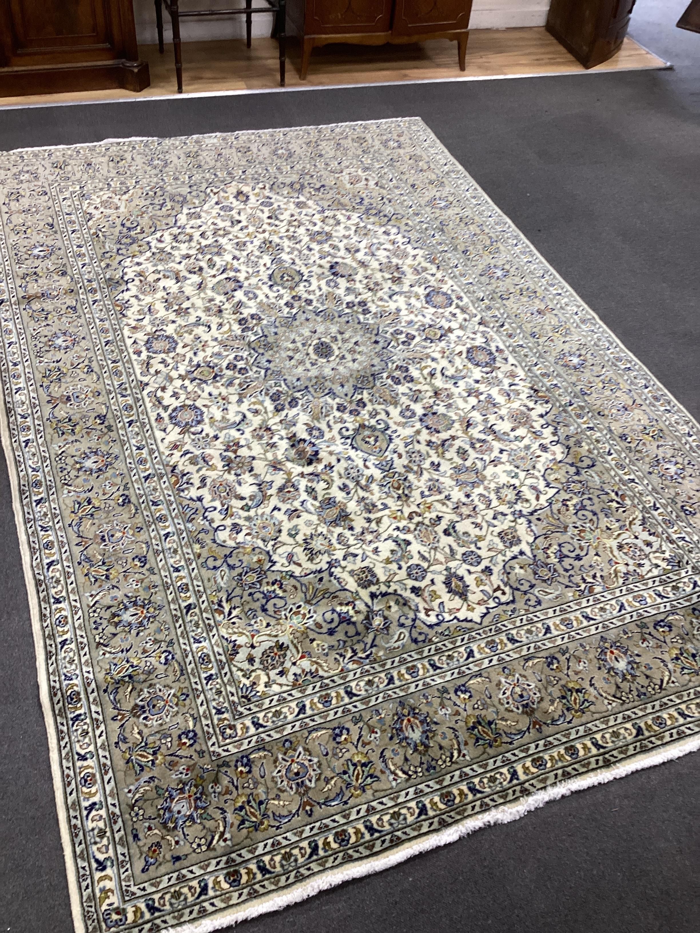 A Kashan ivory ground carpet, 300 x 195cm